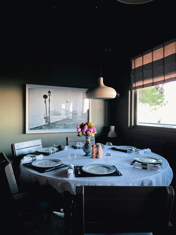 Durabilité et facilité d'entretien : les critères clés pour choisir une table ronde extensible